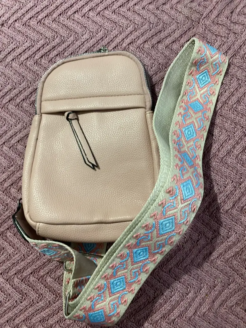 Mochila pequeña rosada con correa ajustable - 5