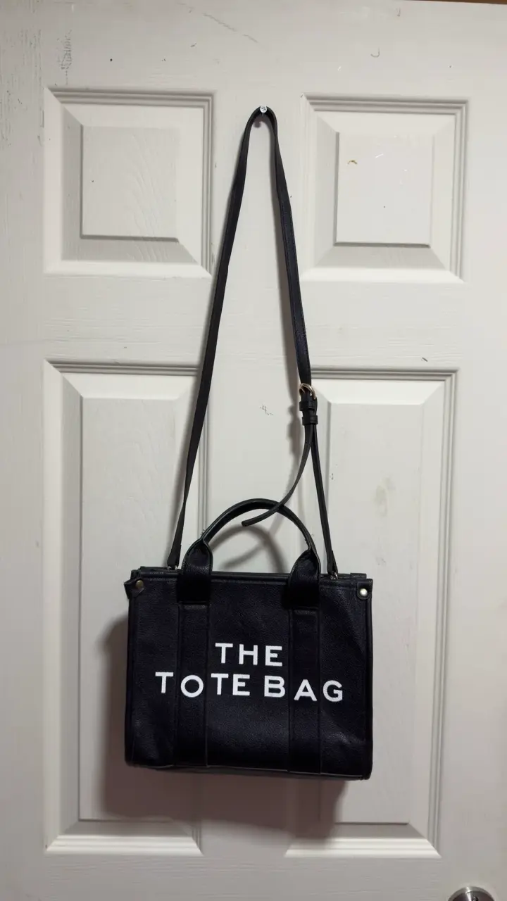 Bolso tote negro con correa ajustable - 2
