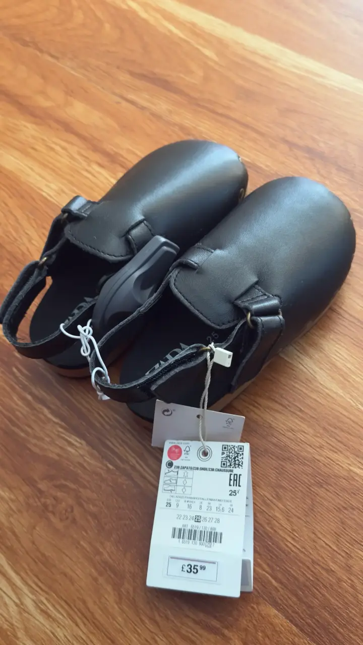 Suecos de cuero negro para niñas Zara - 5