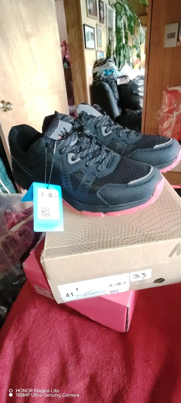 Zapatillas deportivas negras con suela roja talla 41 - 1