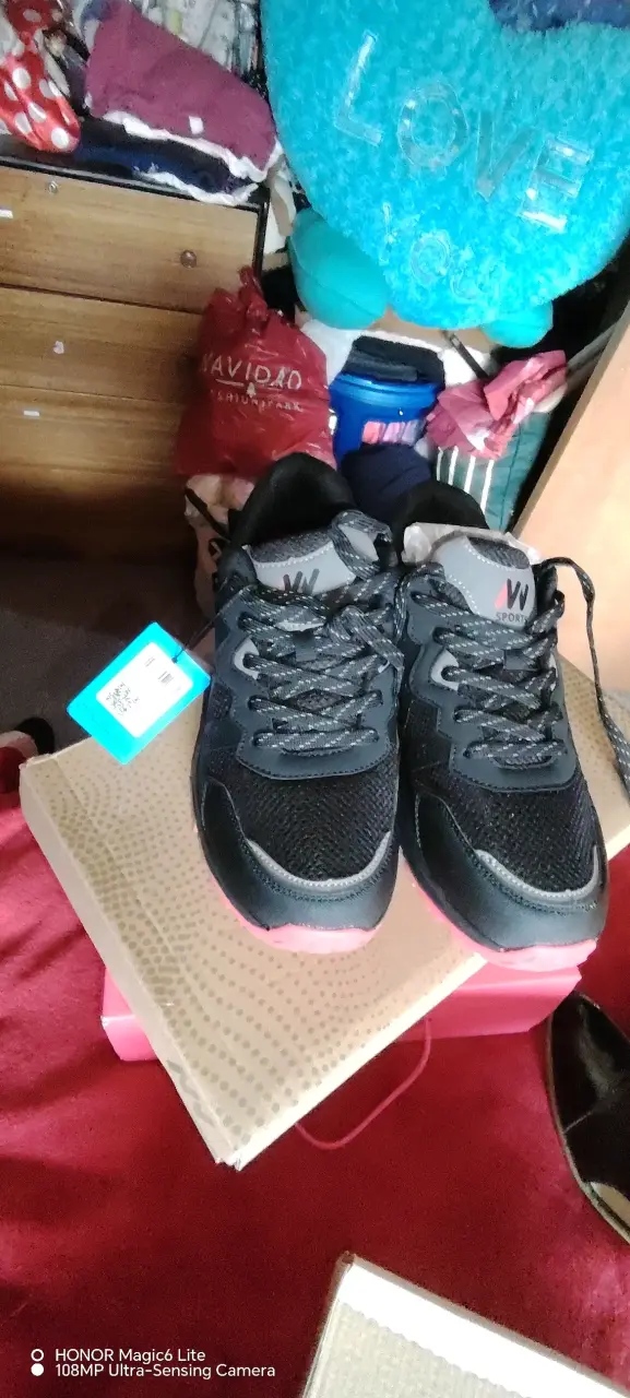 Zapatillas deportivas negras con suela roja talla 41 - 2