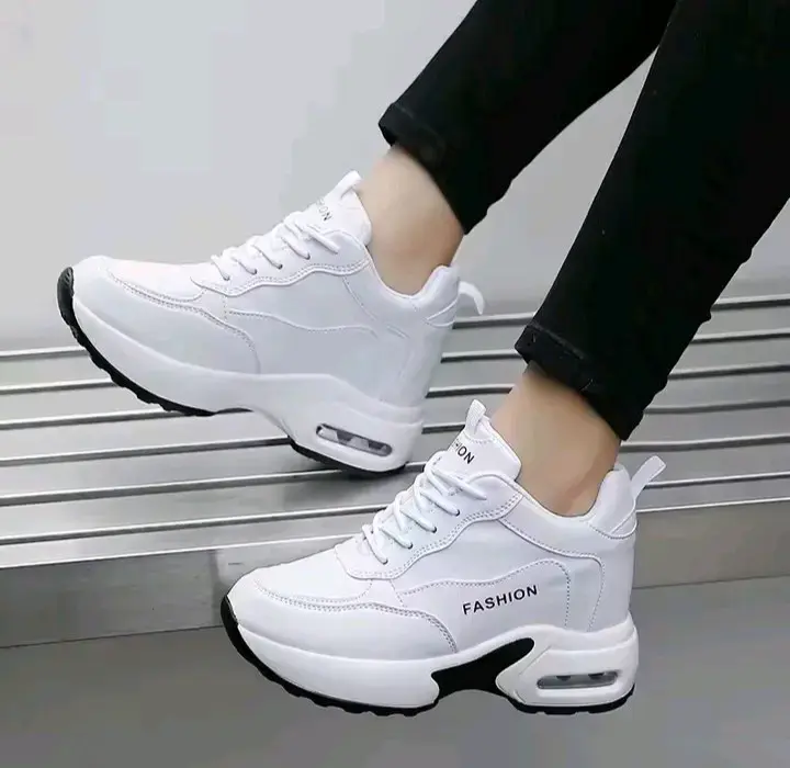 Zapatillas deportivas blancas con plataforma - 1