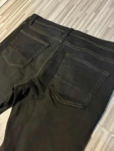 Jeans negros  hombre fashion Nova Men - miniatura 5