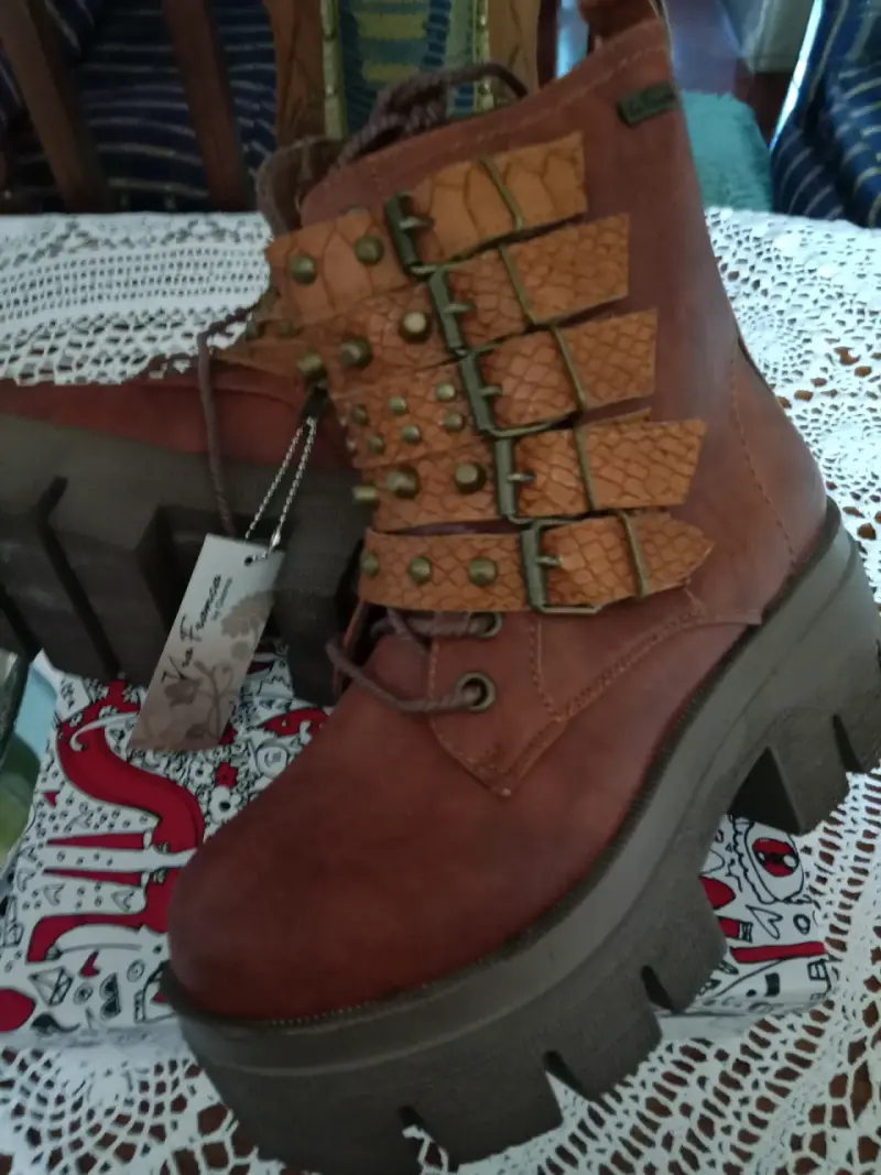 Botines de cuero marrón con plataforma y hebillas - 1