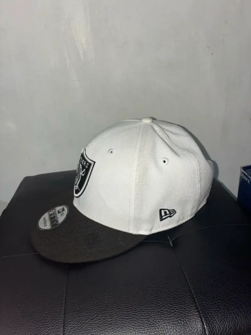 Gorra New Era Raiders blanca y negra - 2