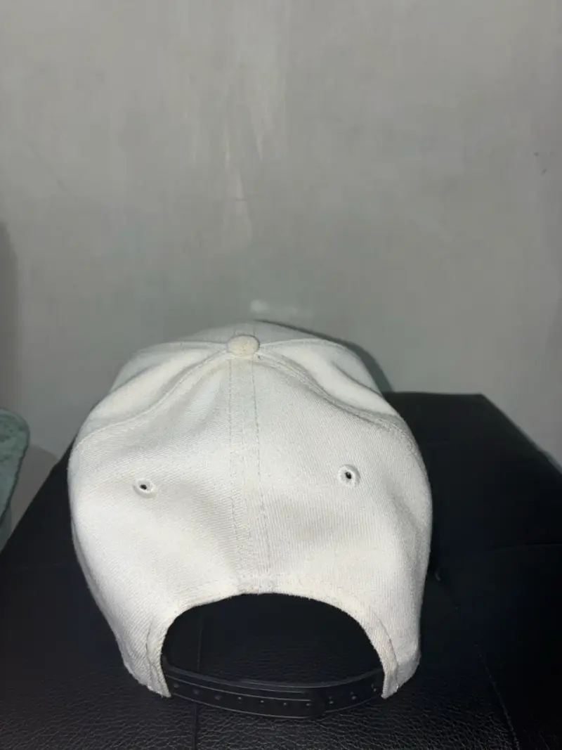Gorra New Era Raiders blanca y negra - 4