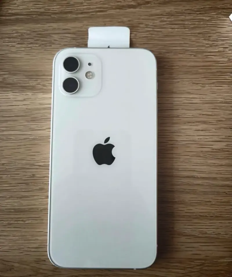 iPhone 12 Blanco en Buen Estado - 1