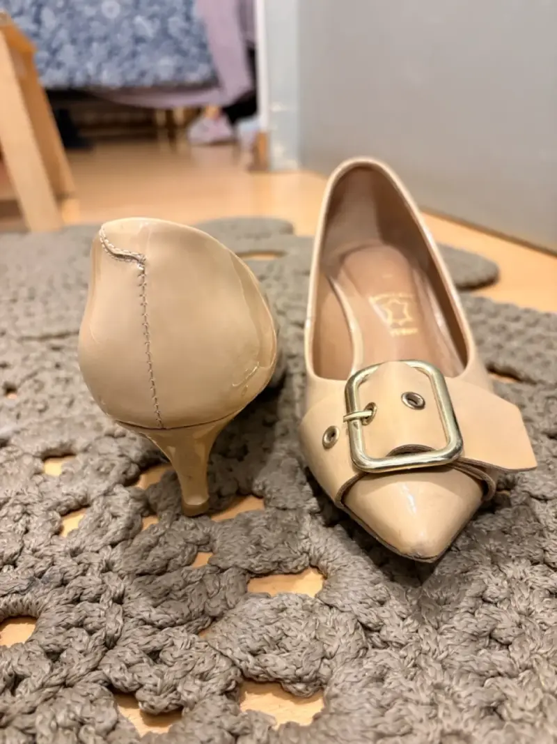 Zapatos Gacel 35 tacón beige con hebilla de cuero - 1