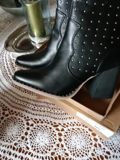 Botines negros con tachas de tacón alto - miniatura 3