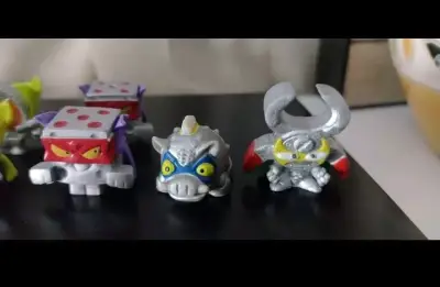 Cómic-Guía SuperZings Serie 4 con Figuras - miniatura 6
