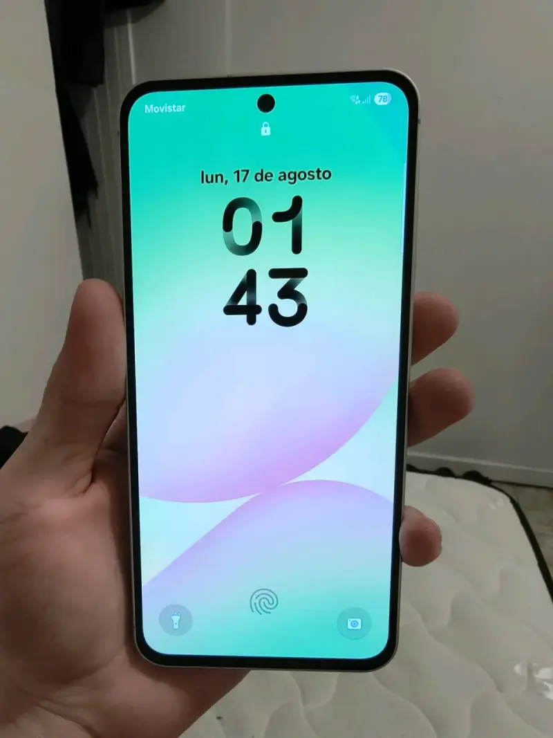 Samsung Galaxy A56 5G en perfecto estado - 2