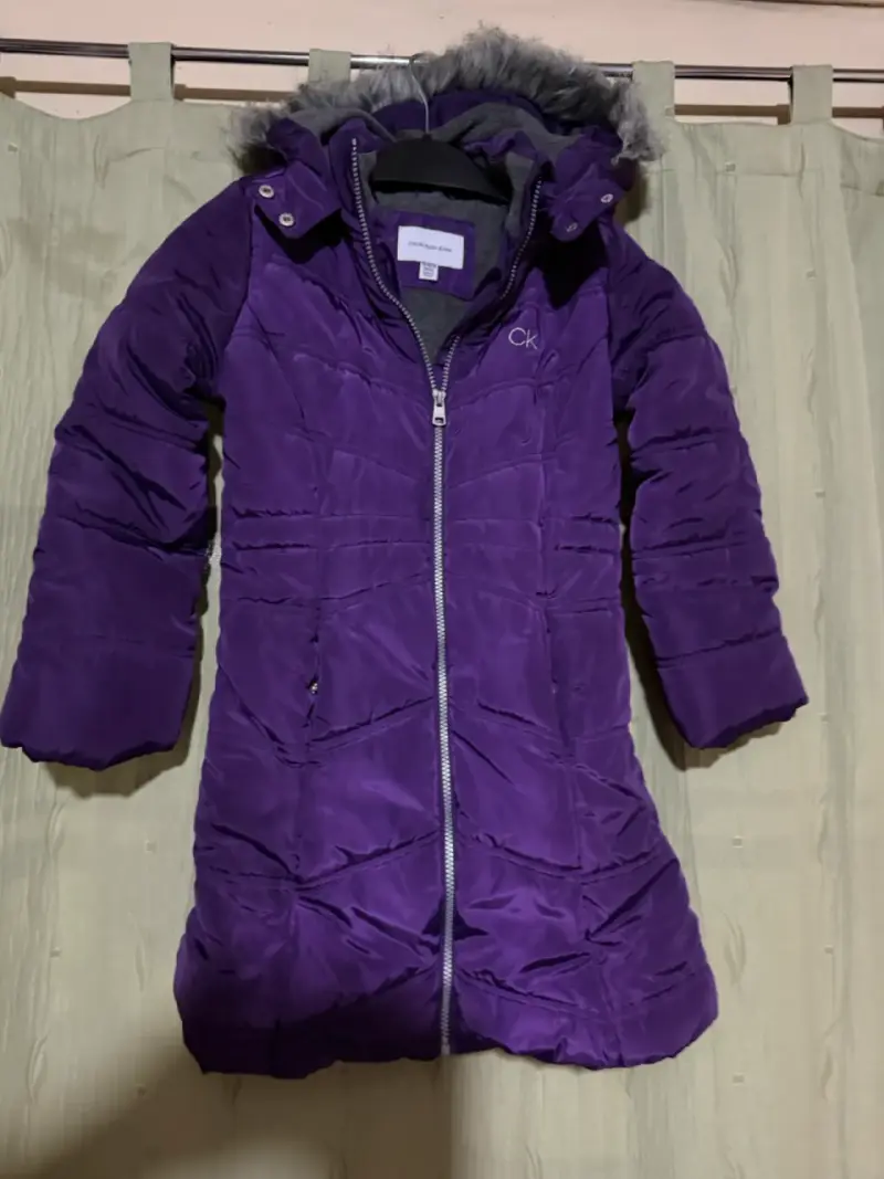 Abrigo de invierno morado para niña Calvin Klein