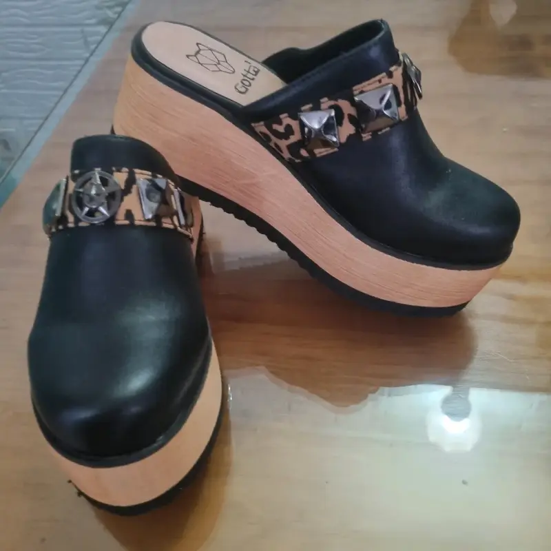 Zuecos de Plataforma Negros con Detalles Leopardo - 3