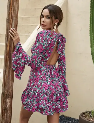 Vestido corto floral con mangas acampanadas - miniatura 4