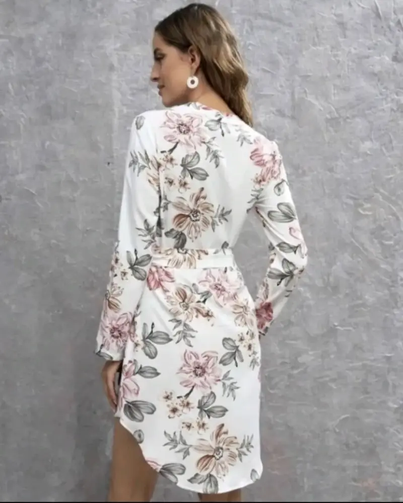 Vestido corto floral blanco con cinturón - 2