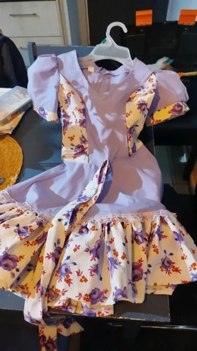 Vestido de niña con estampado floral - miniatura 1