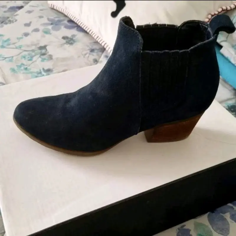 Botines de gamuza azul con tacón
