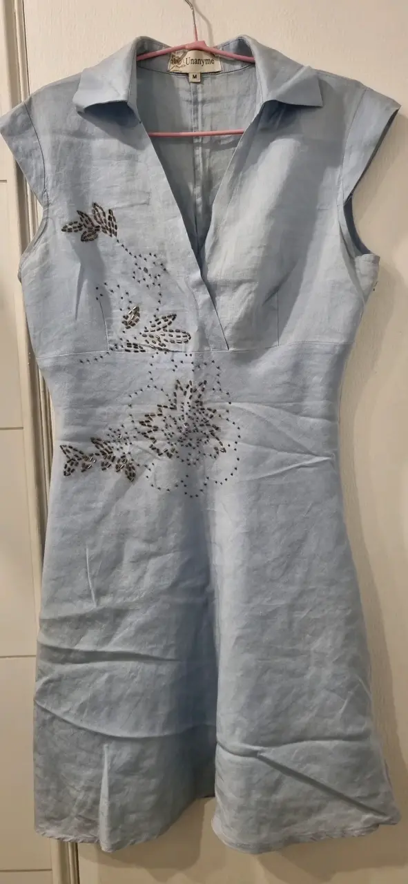 Vestido Celeste pastel con bordado floral Unanyme - 1