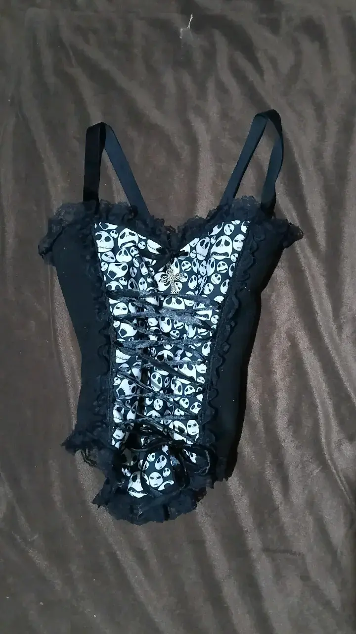 Corset negro con diseño de calaveras