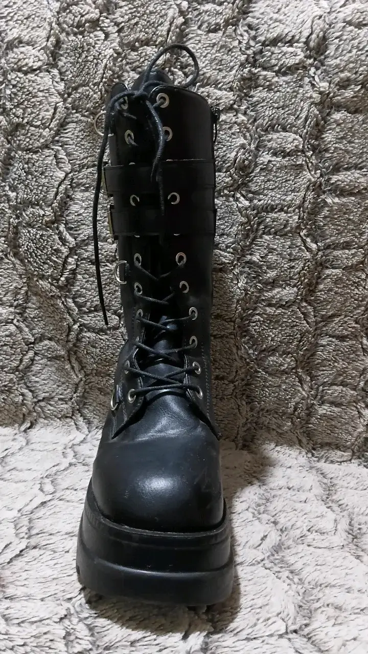 Botas negras de plataforma con hebillas - 2