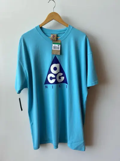 Polera Nike ACG azul para hombre - miniatura 1