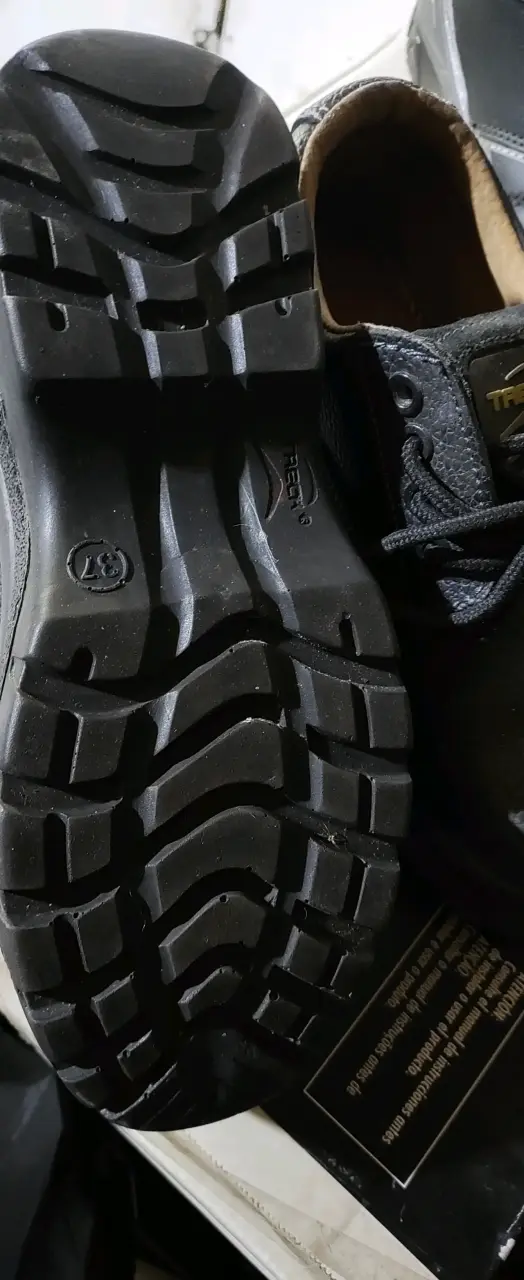 Zapatos de seguridad negras con suela antideslizan - 2