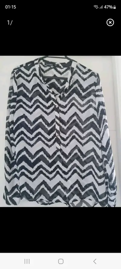 Blusa de mujer con estampado zigzag en blanco y negro - miniatura 3