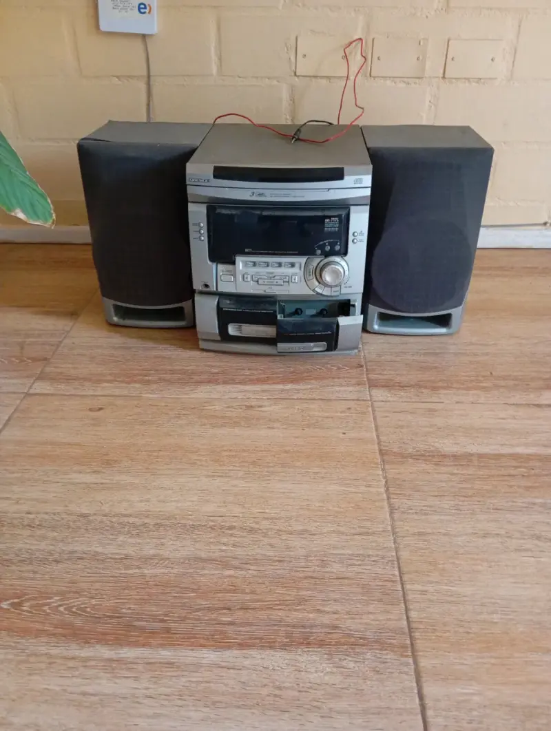 Equipo de música Daewoo AMI-771L con parlantes - 2