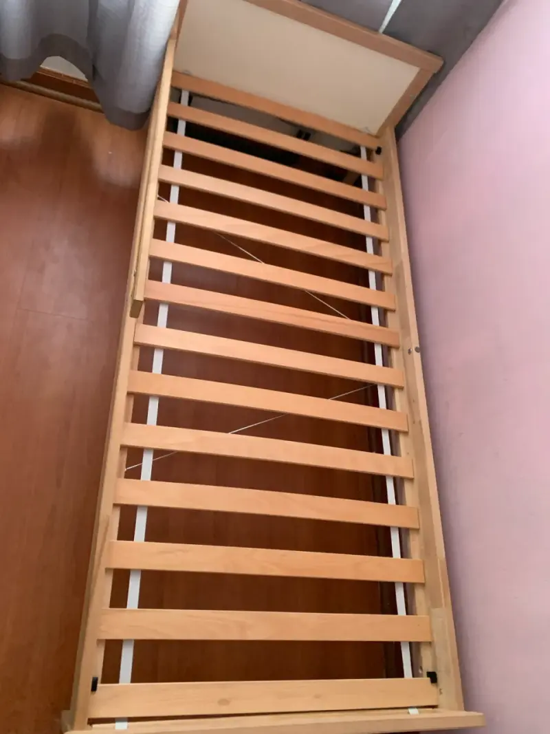 Cama infantil de madera con baranda - 3