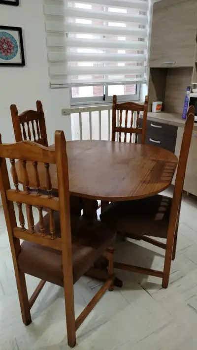 Juego de Comedor de Madera con 4 Sillas - miniatura 1