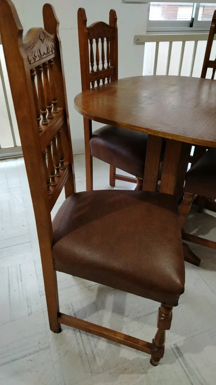 Juego de Comedor de Madera con 4 Sillas - 2