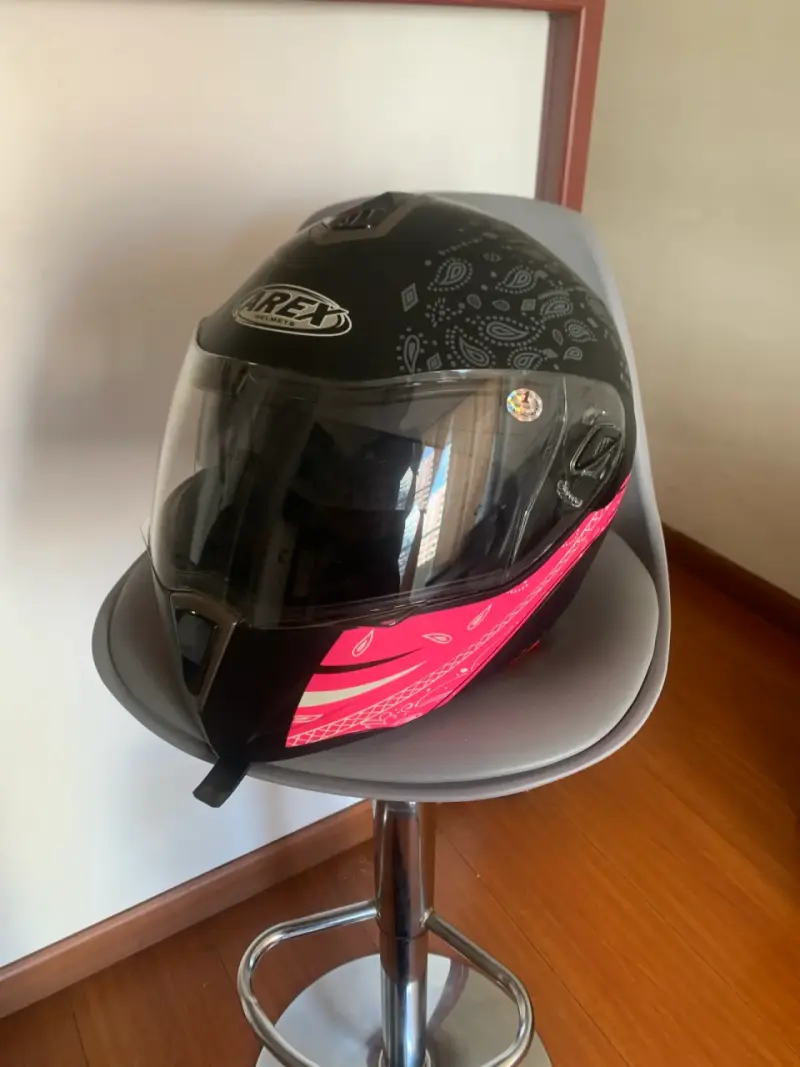 Casco de moto negro con diseño AFX - 2