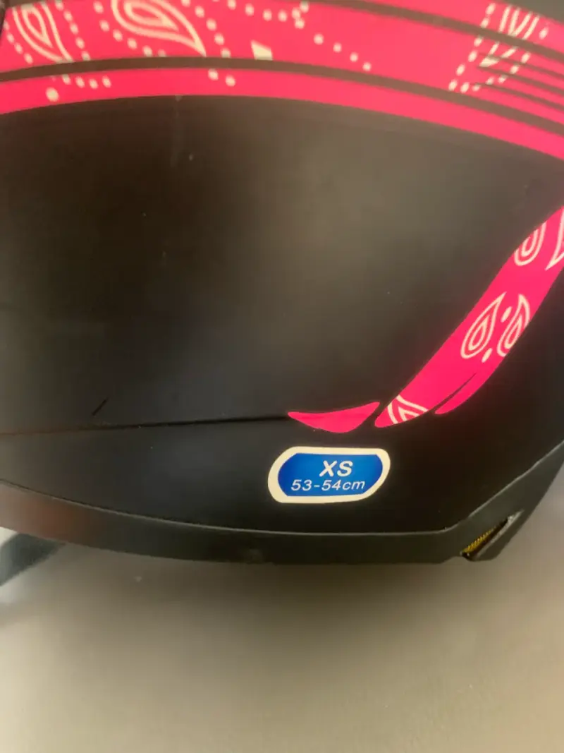Casco de moto negro con diseño AFX - 5