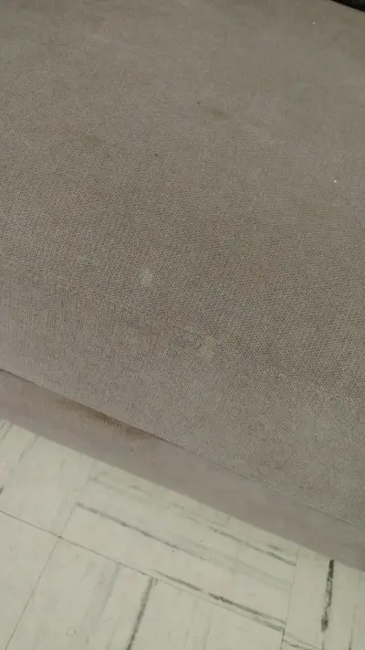 Sofá de dos plazas gris en buen estado - miniatura 5