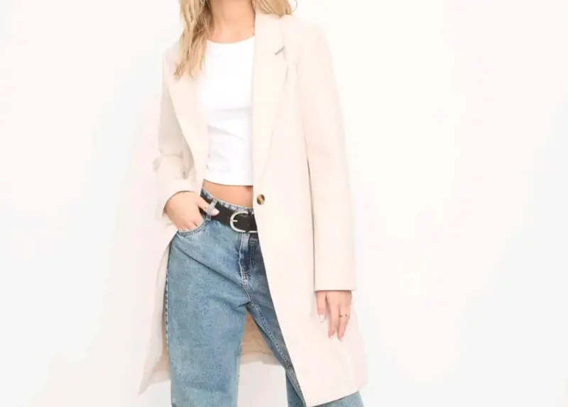 Abrigo largo beige para mujer