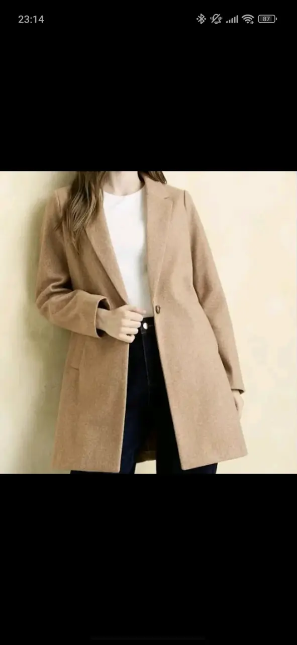 Abrigo de mujer color camel elegante