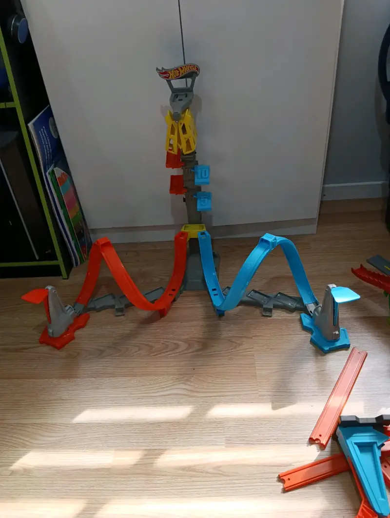 Pista de carreras Hot Wheels con loopings - 1