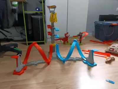 Pista de carreras Hot Wheels con loopings - miniatura 3