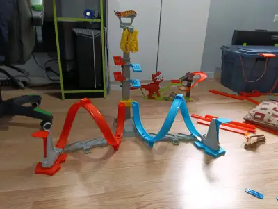 Pista de carreras Hot Wheels con loopings - miniatura 4