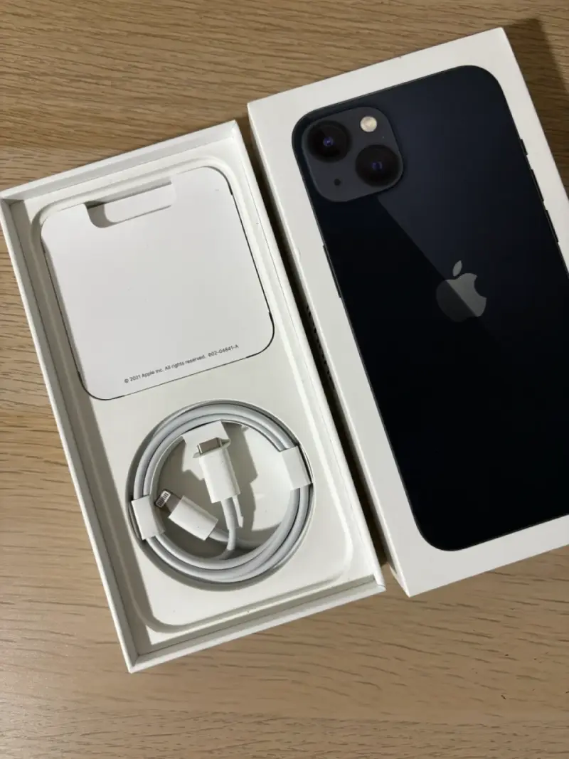 iPhone 13 en excelente estado con caja - 6