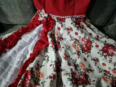 Vestido hermoso de cueca estilo corsé - miniatura 1