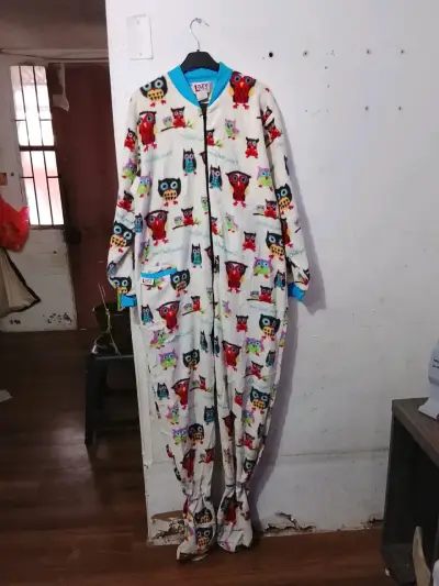 Pijama enterizo con diseño de búhos para adultos - miniatura 1