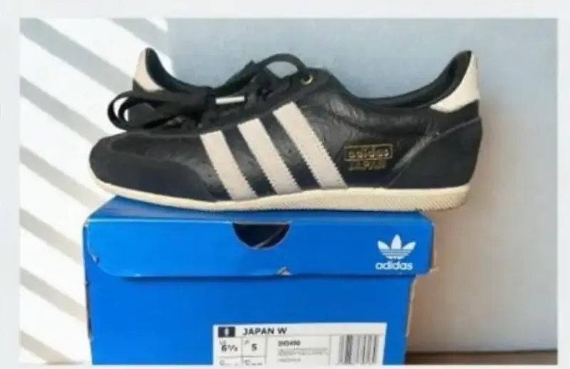Zapatillas Adidas Japan W negras y blancas - 1