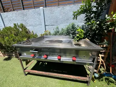 Churrasquera de acero inoxidable con quemadores - miniatura 1