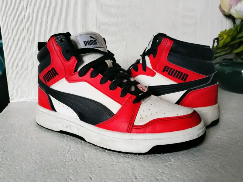 Zapatillas deportivas Puma rojas y negras - 2