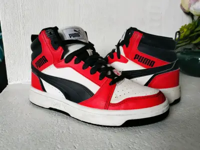 Zapatillas deportivas Puma rojas y negras - miniatura 2