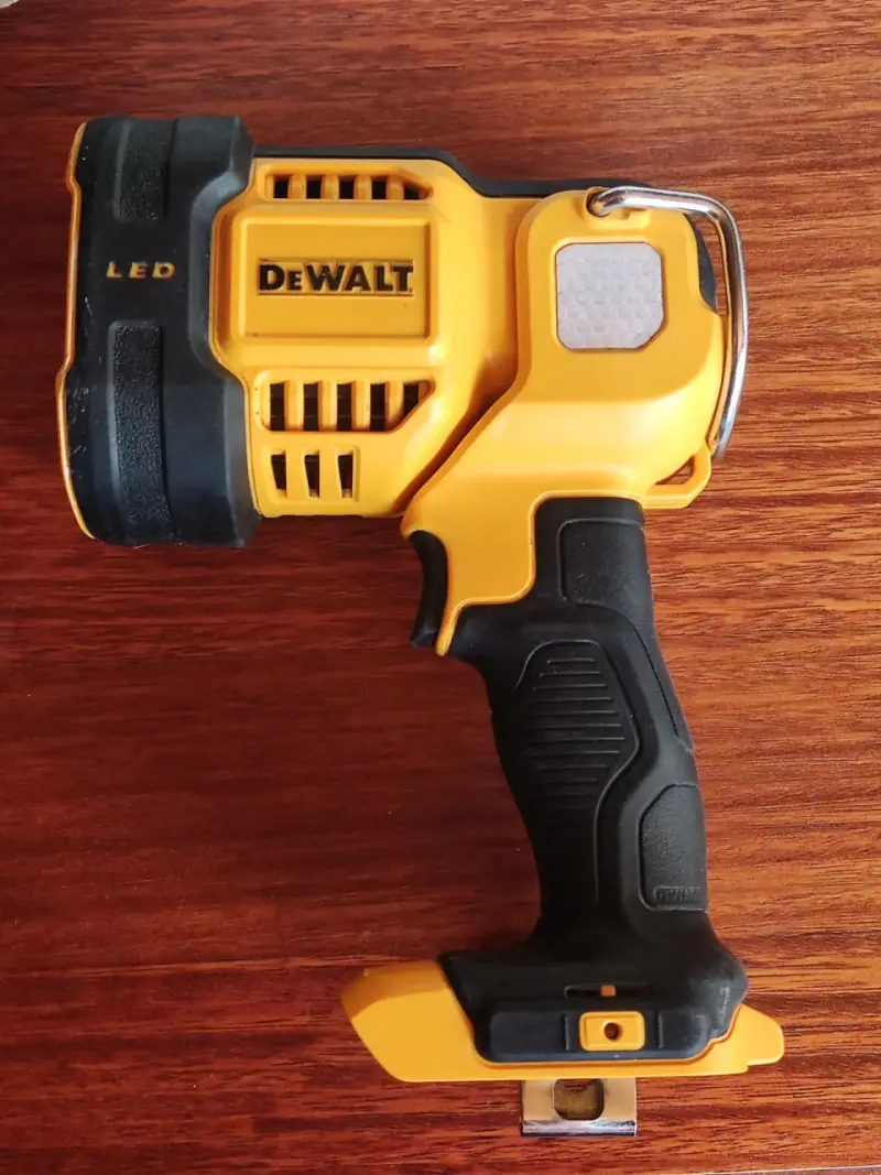 Linterna LED DeWalt para trabajo - 1