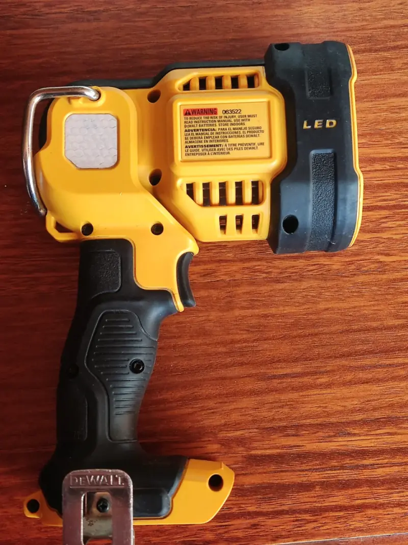 Linterna LED DeWalt para trabajo - 2