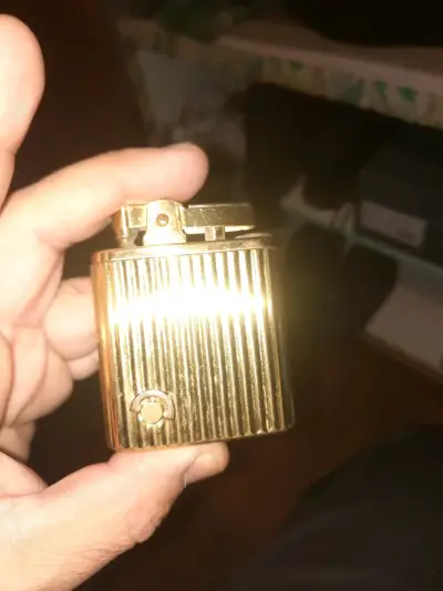 Encendedor de metal dorado con funda - miniatura 2