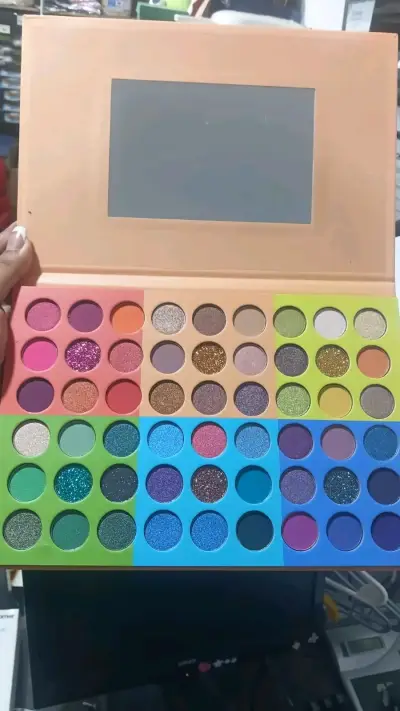 Paleta de Sombras 54 Colores LuckyLily - miniatura 1